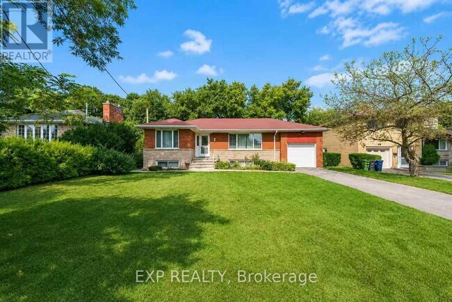 Photo - 114 Castlegrove Blvd