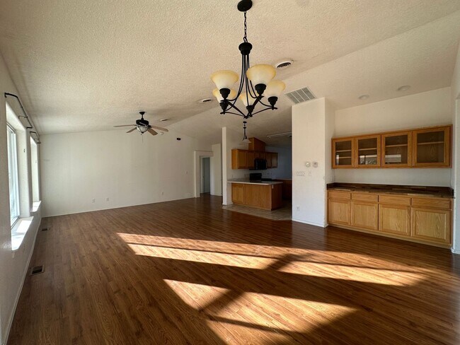 Photo - 3 Bedroom 2 Bathroom Home for rent in Bloo...