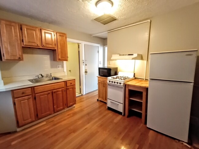 Building Photo - 18 Parmenter St Unit 1