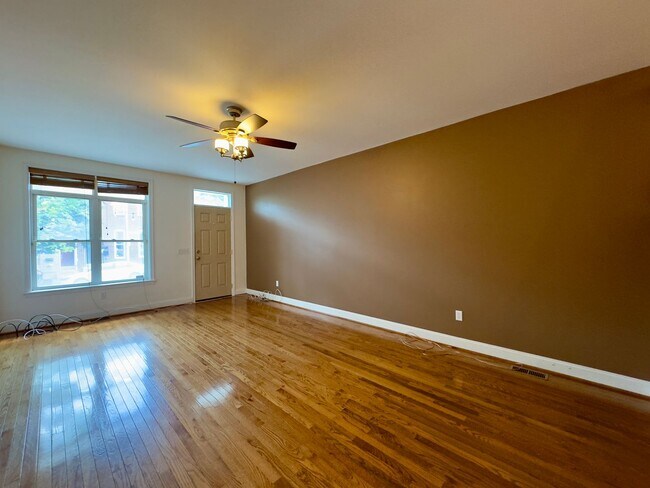 Photo - Stunning End-of-Group 3bed/3.5ba Patterson...