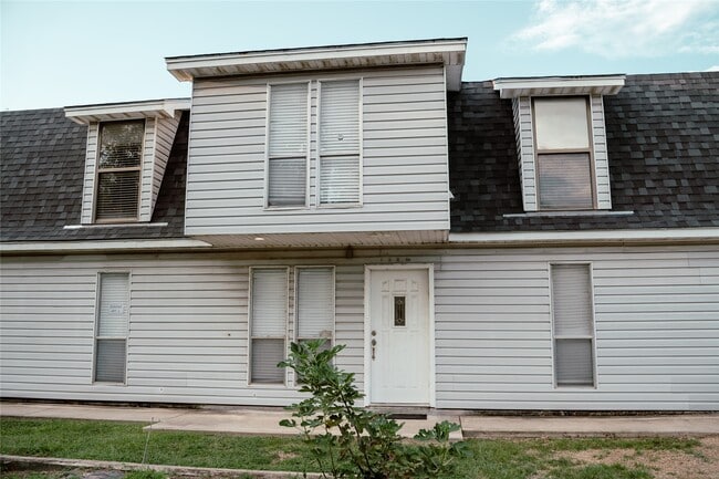 Building Photo - 14319 Henry Rd Rental