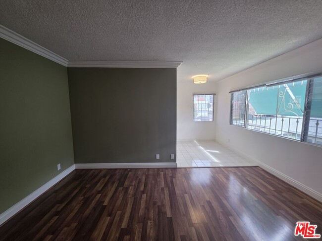 Photo - 1721 Armacost Ave Unidad 5