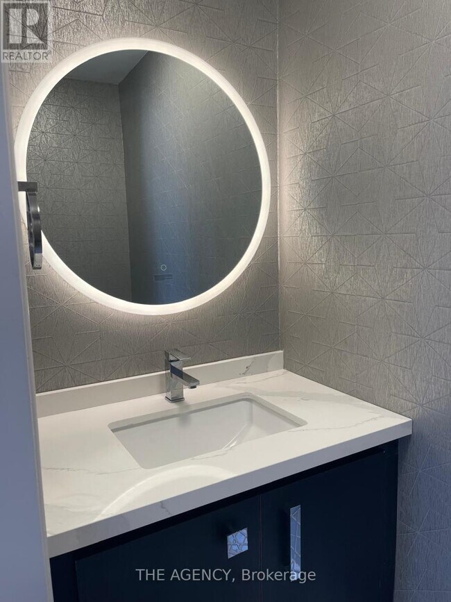 Photo - 9031 Yonge St