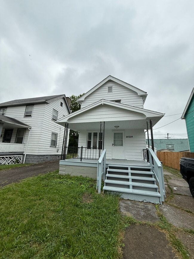 Building Photo - SECTION 8 & EDEN ACCEPTED!! Newly Renovate...