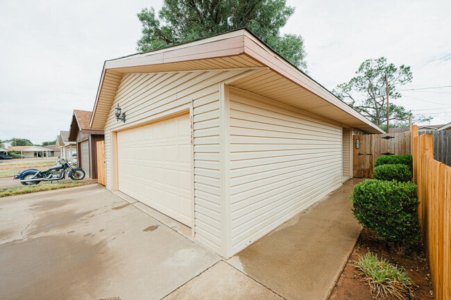 Photo - 6424 Amber Dr