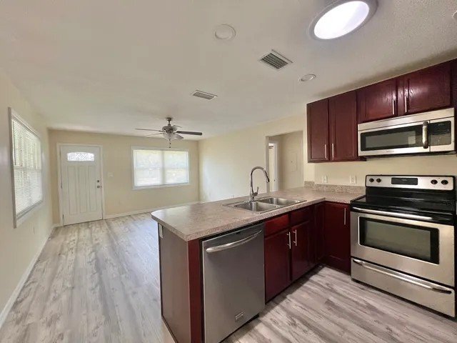 Photo - 1430 W Rambla St