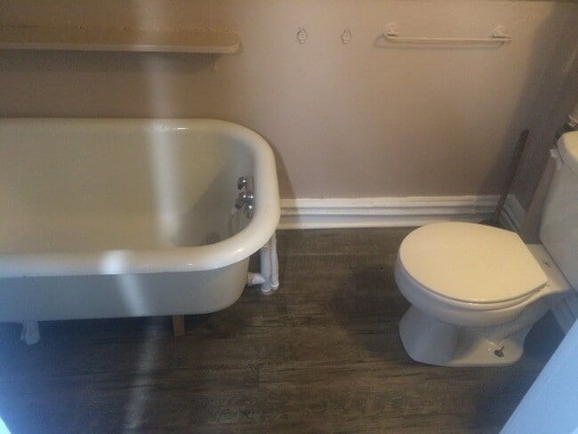 Building Photo - 312 Cobun Ave Unit Apt. 7