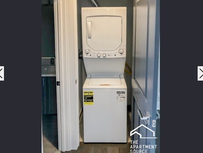 Photo - 2618 N Rockwell St Unit 2