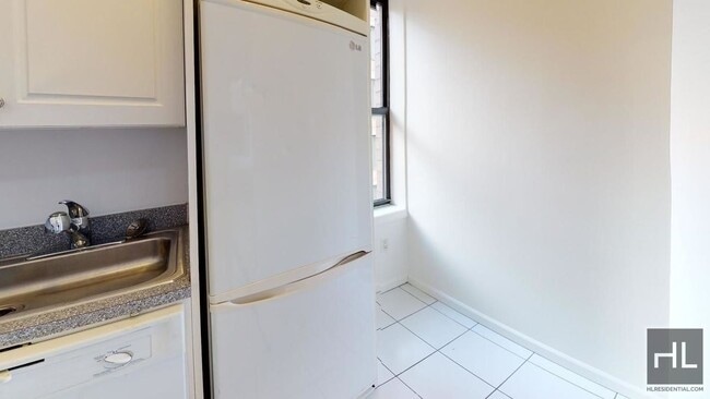 Photo - EAST 38 STREET Unit 1A