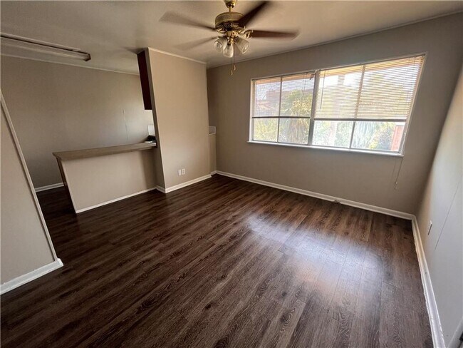 Photo - 3304 Red River St Unit 204