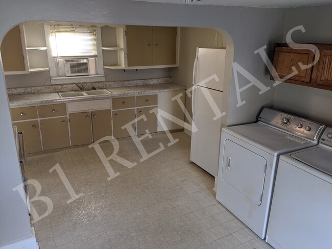 Photo - 601 S Lynn St