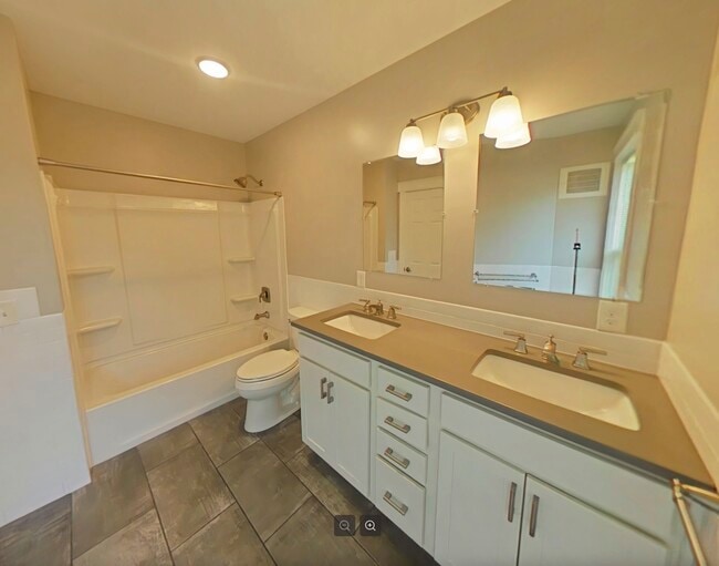 Photo - 2453 Neil Ave