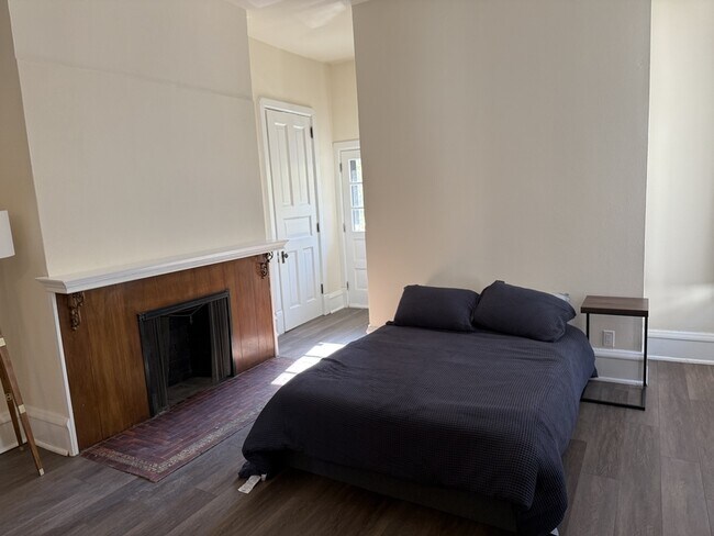 Photo - 137 E Gorham St Unidad 2