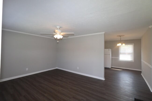 318 Laurel Ln