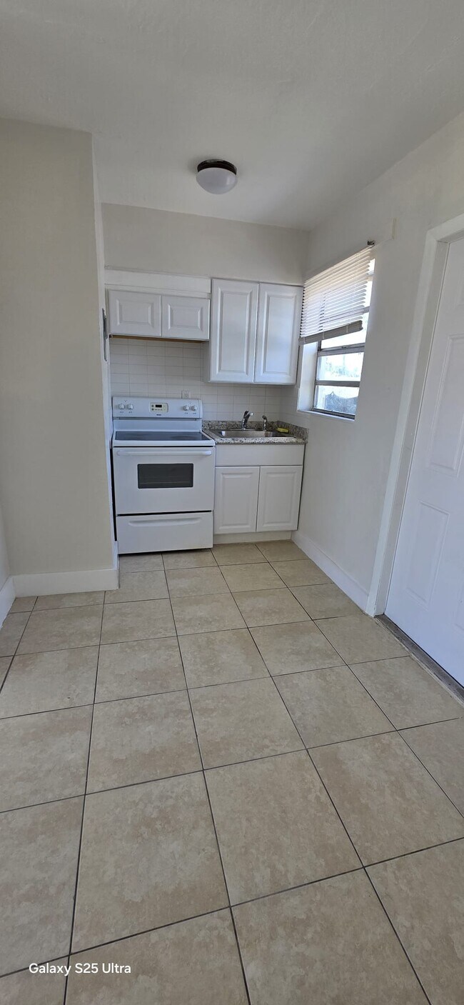 Photo - 145 SW 5th Ct Unit #1