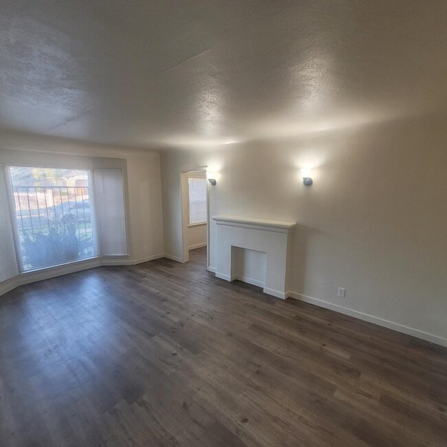 1050 W 84th Pl