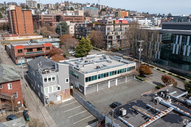 Building Photo - Koz Uptown Rental