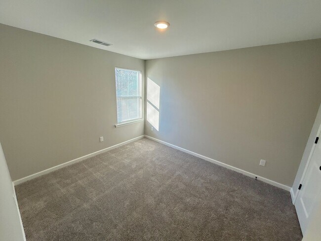 Photo - 671 Pearce St