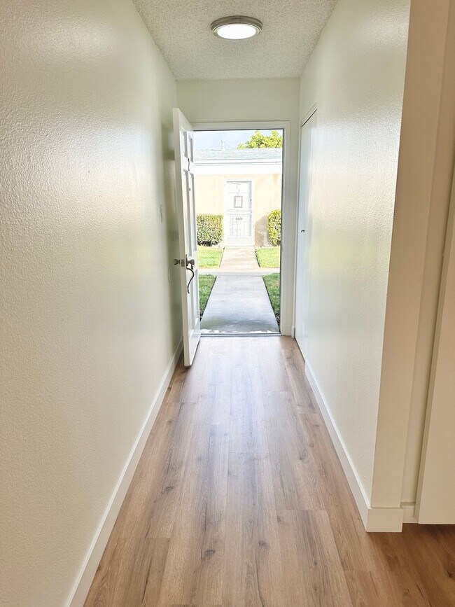 Photo - Townhome 2 bed 1.5 Bath in Anaheim