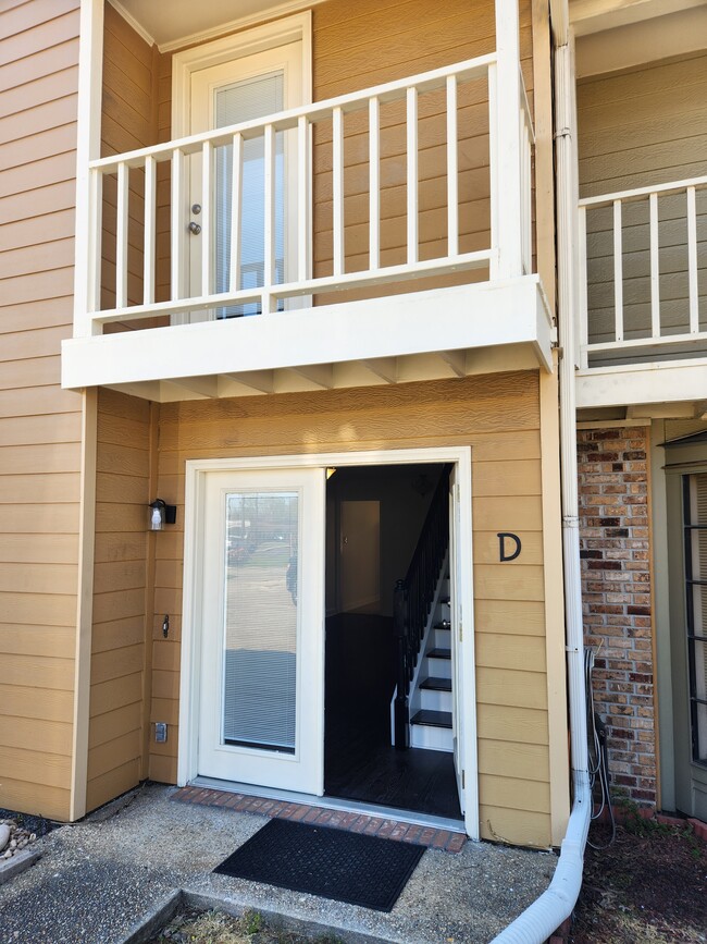 Building Photo - 434 Longwood Ct Unit D