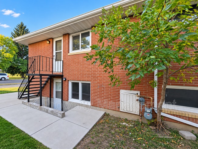 Building Photo - 4631 5th Ave S Unit #02