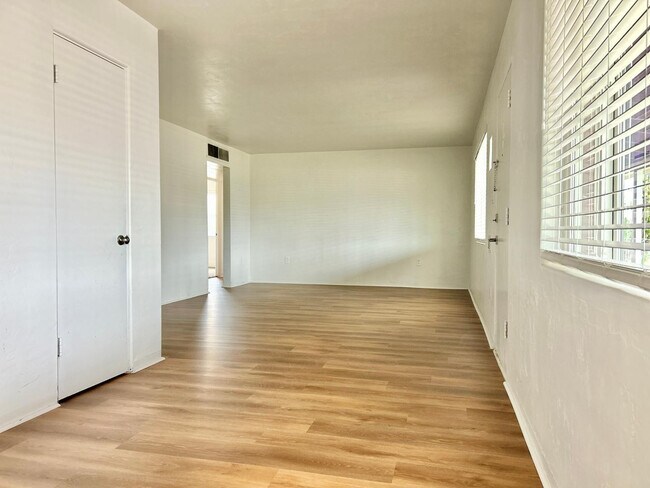 Photo - 751 W 3rd Pl