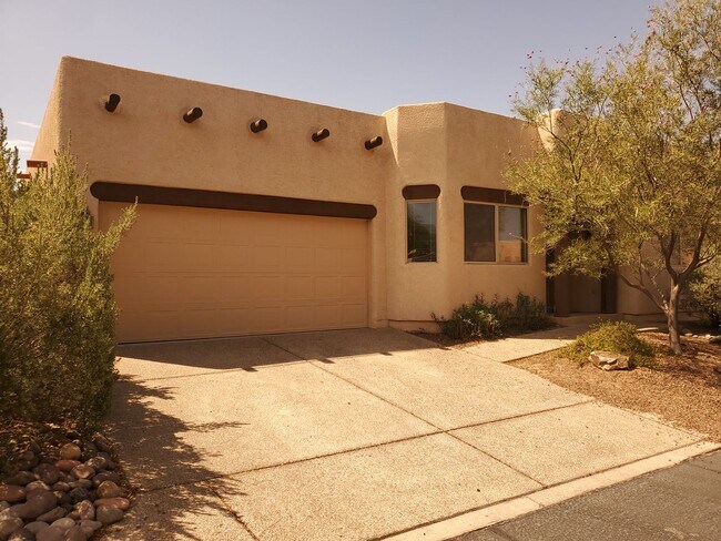 Photo - Central Tucson, close to everything, community pool