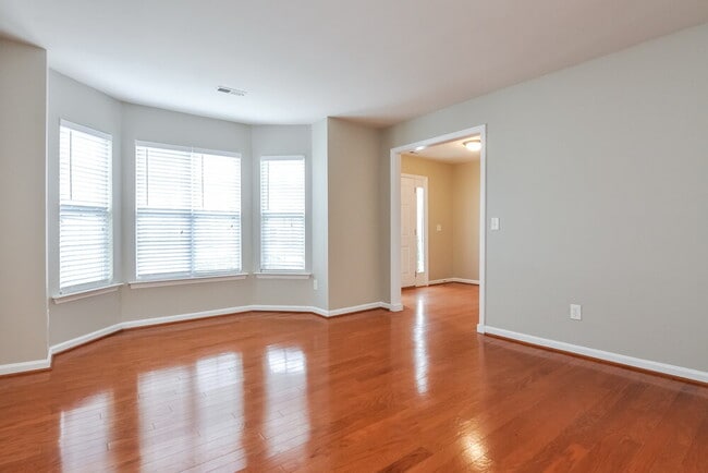 Photo - 504 Pyracantha Dr