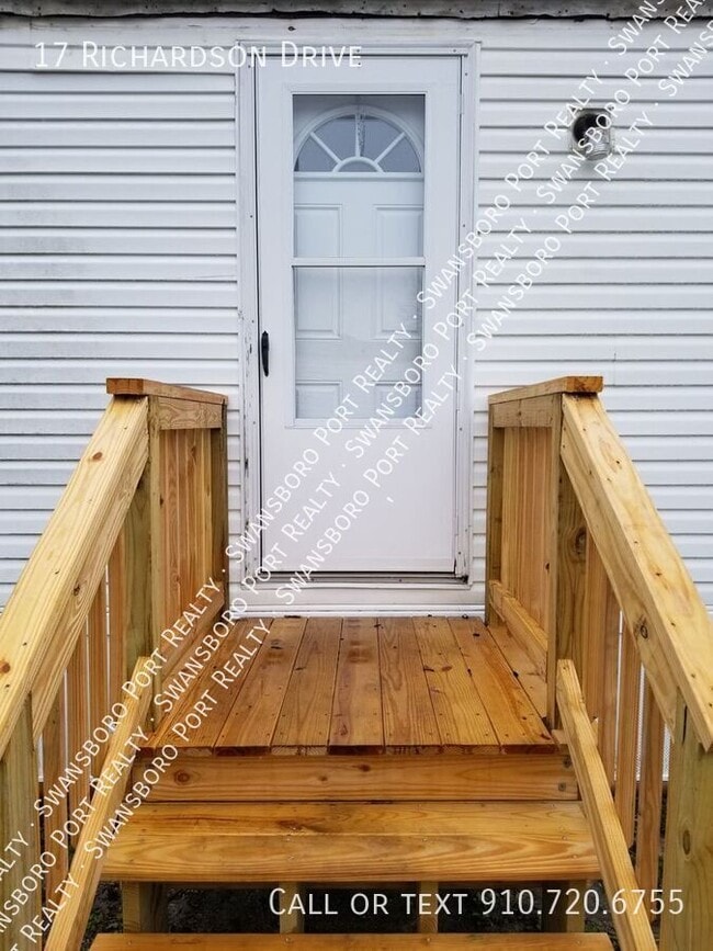 Photo - 17 Richardson Dr