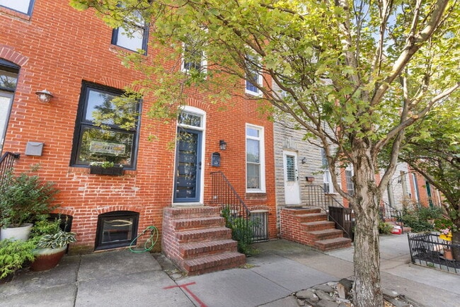 Building Photo - 2219 Bank St Rental