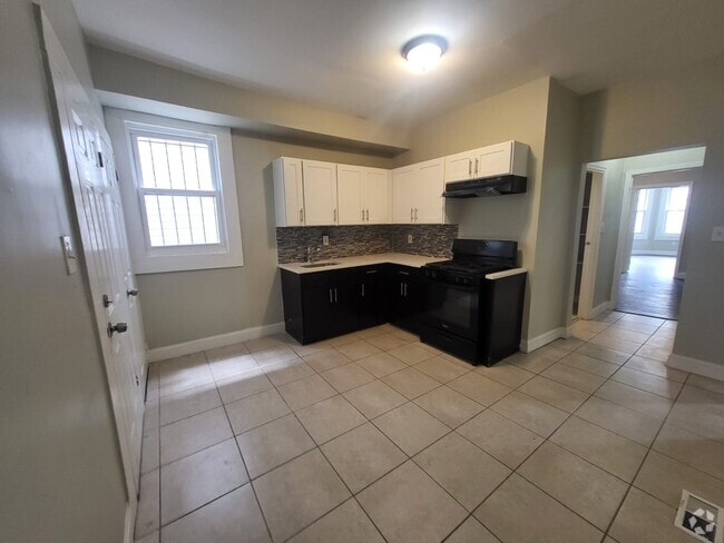 Building Photo - 472 S 15th St Rental