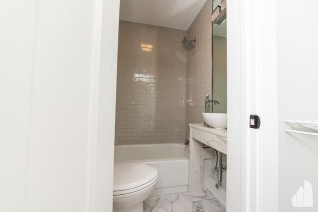 Photo - 0 bedroom in Chicago IL 60657 Unidad 2E