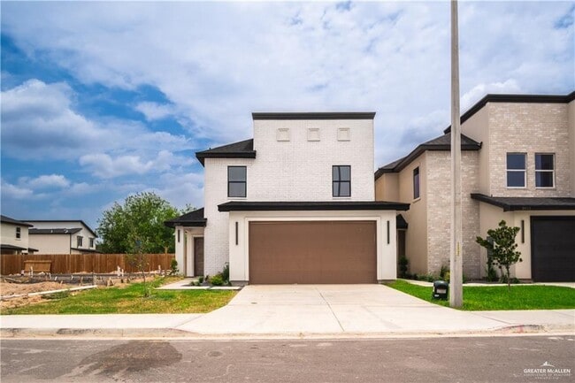 Photo - 2609 E Solar Dr House