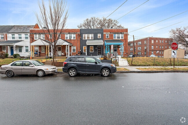 Building Photo - 68 Farragut Pl NW Rental