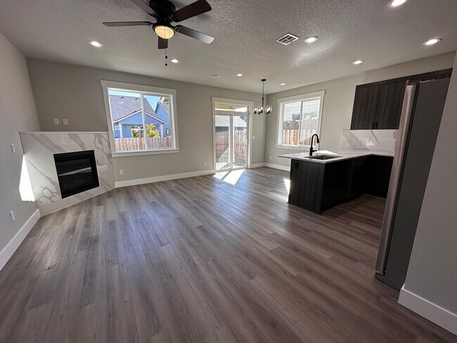 Photo - 176 Unit 1067 Sassafras