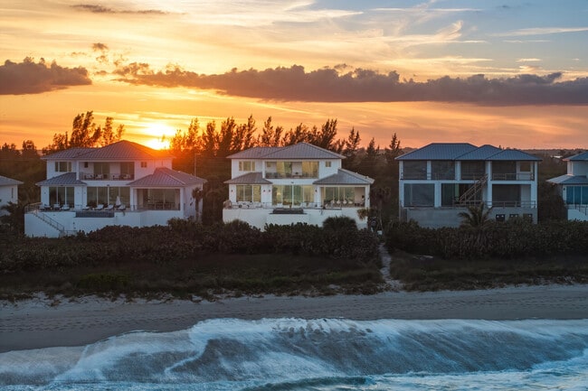 Building Photo - 4422 Jimmy Buffett Mem Hwy Rental