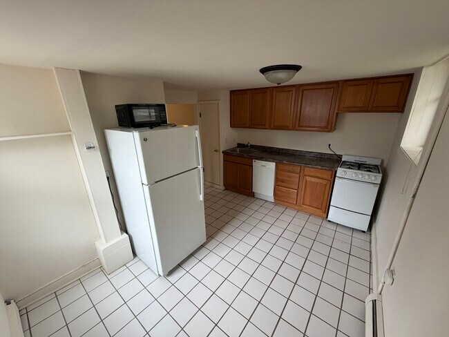 Building Photo - 125 E Gorham St Unit 1