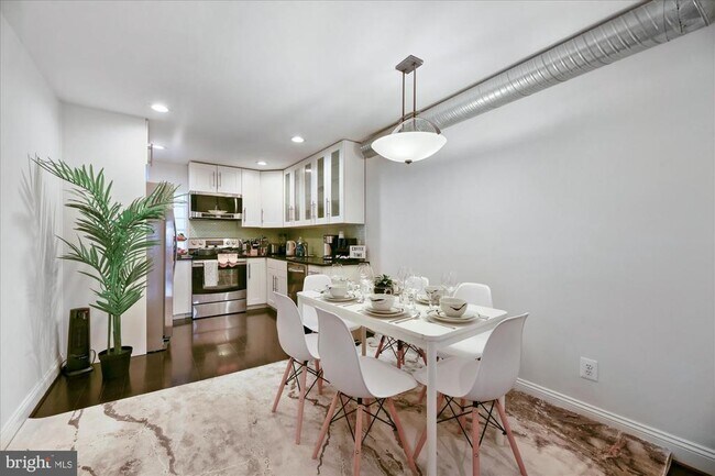 Photo - 919 Eastern Ave