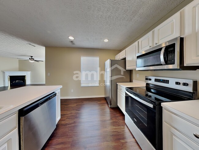 Photo - 2490 Delowe St