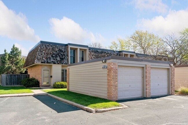 Photo - Edina Townhome w/ Pool!
