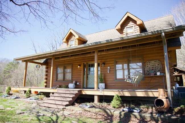 Building Photo - Cabin on 5 acres!