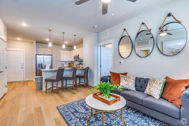 2 BR, 2 BA (Lagoon) - 917 SF