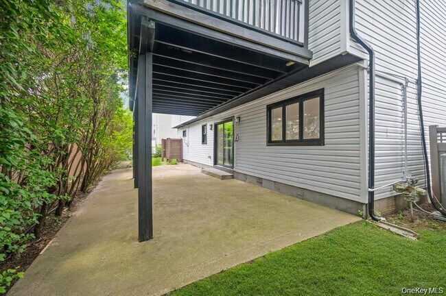 Photo - 1 Saratoga St