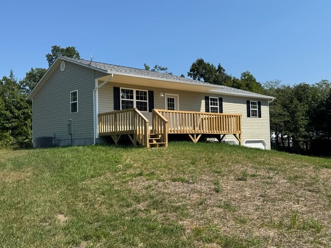Building Photo - Gorgeous 5 Bedroom, 3 Bathroom two Level H... Rental