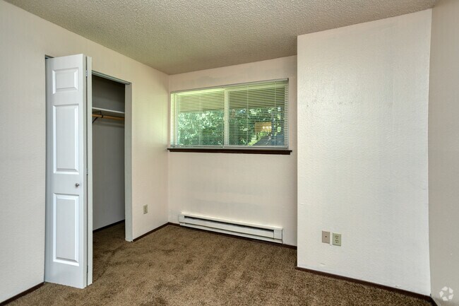 3BR, 1.5 BA - 1059 SF