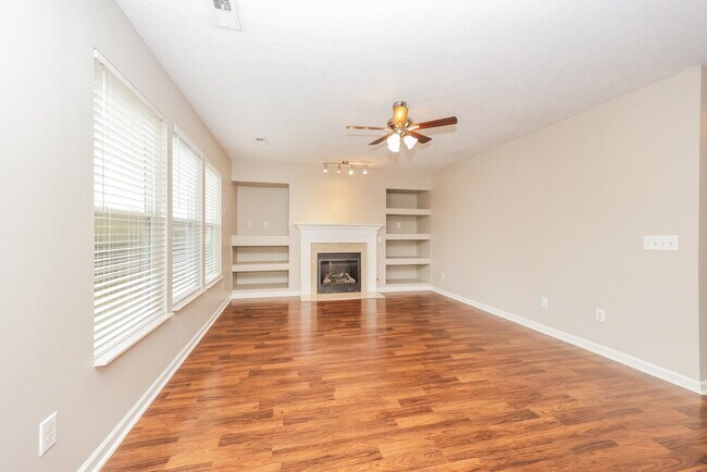 Photo - 909 Grand Oak Dr