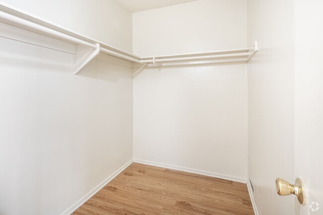 1BR, 1BA - 800SF - Closest
