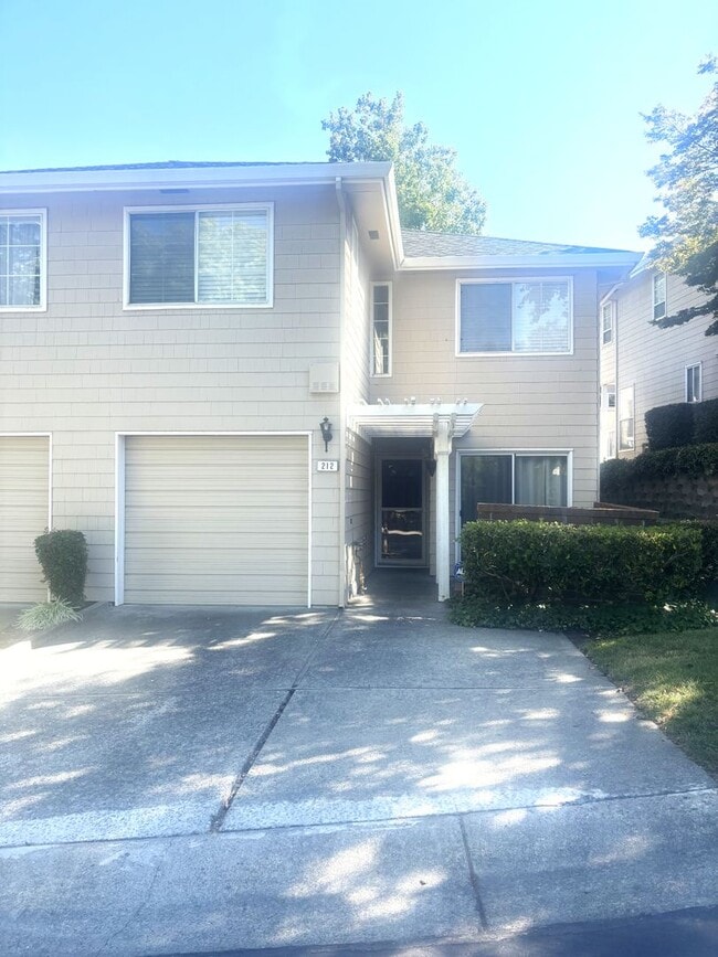 Beautiful 3-Bedroom Condo with Private Out... - Beautiful 3-Bedroom Condo with Private Out...