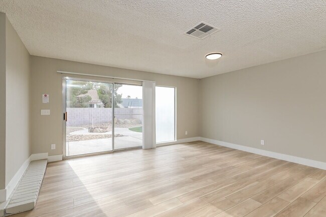 Photo - 832 Cherry Dr