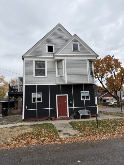 Building Photo - 3912 Archwood Ave Unit down rear